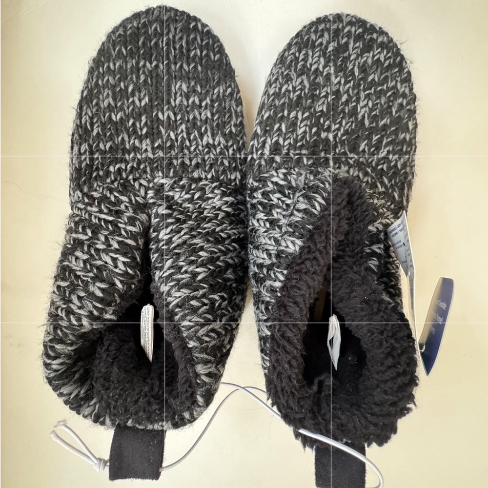 DEARFOAMS NWT House Shoe Slippers Black Gray Womens size Large 9-10